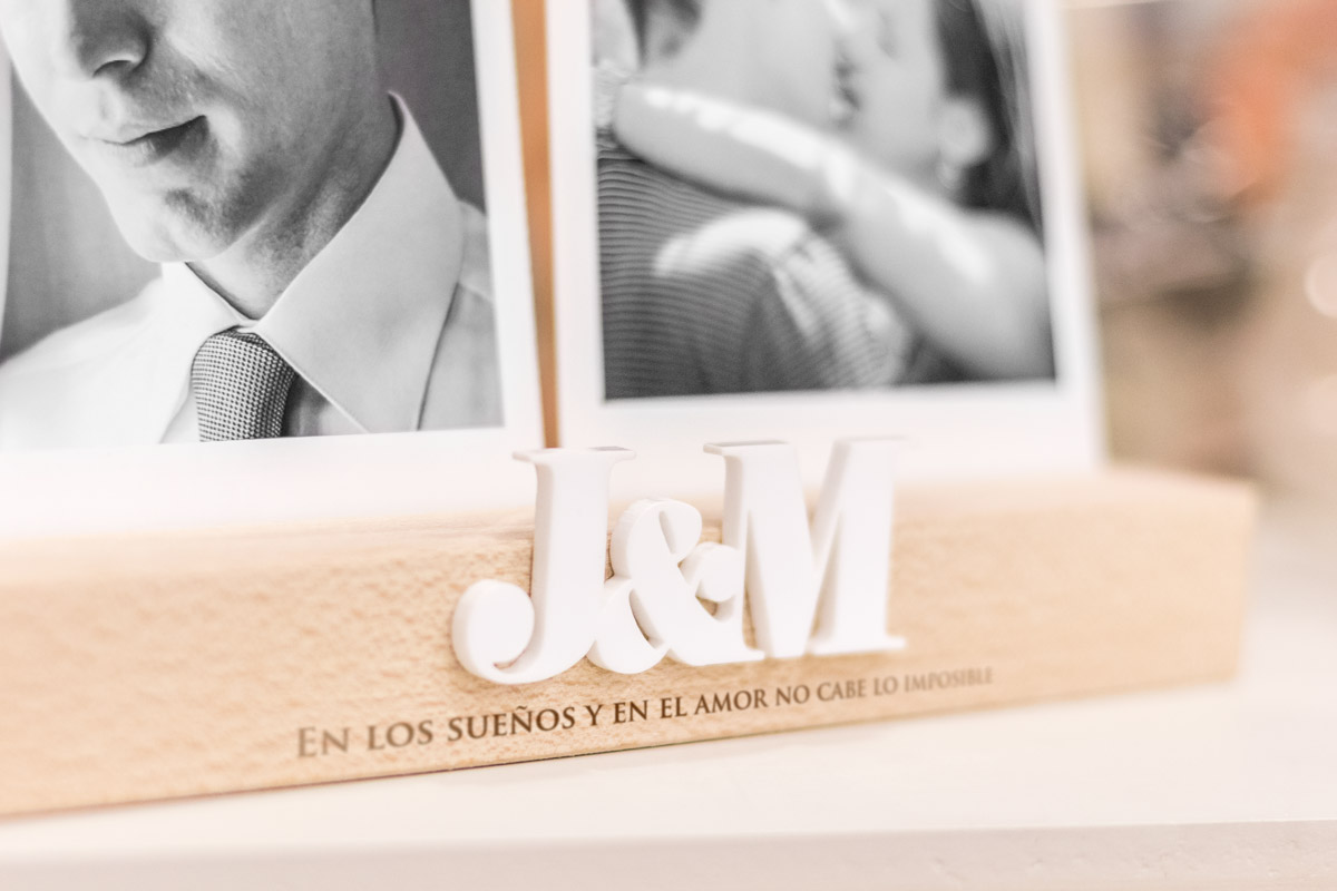 Base de fotos personalizable “INICIALES”